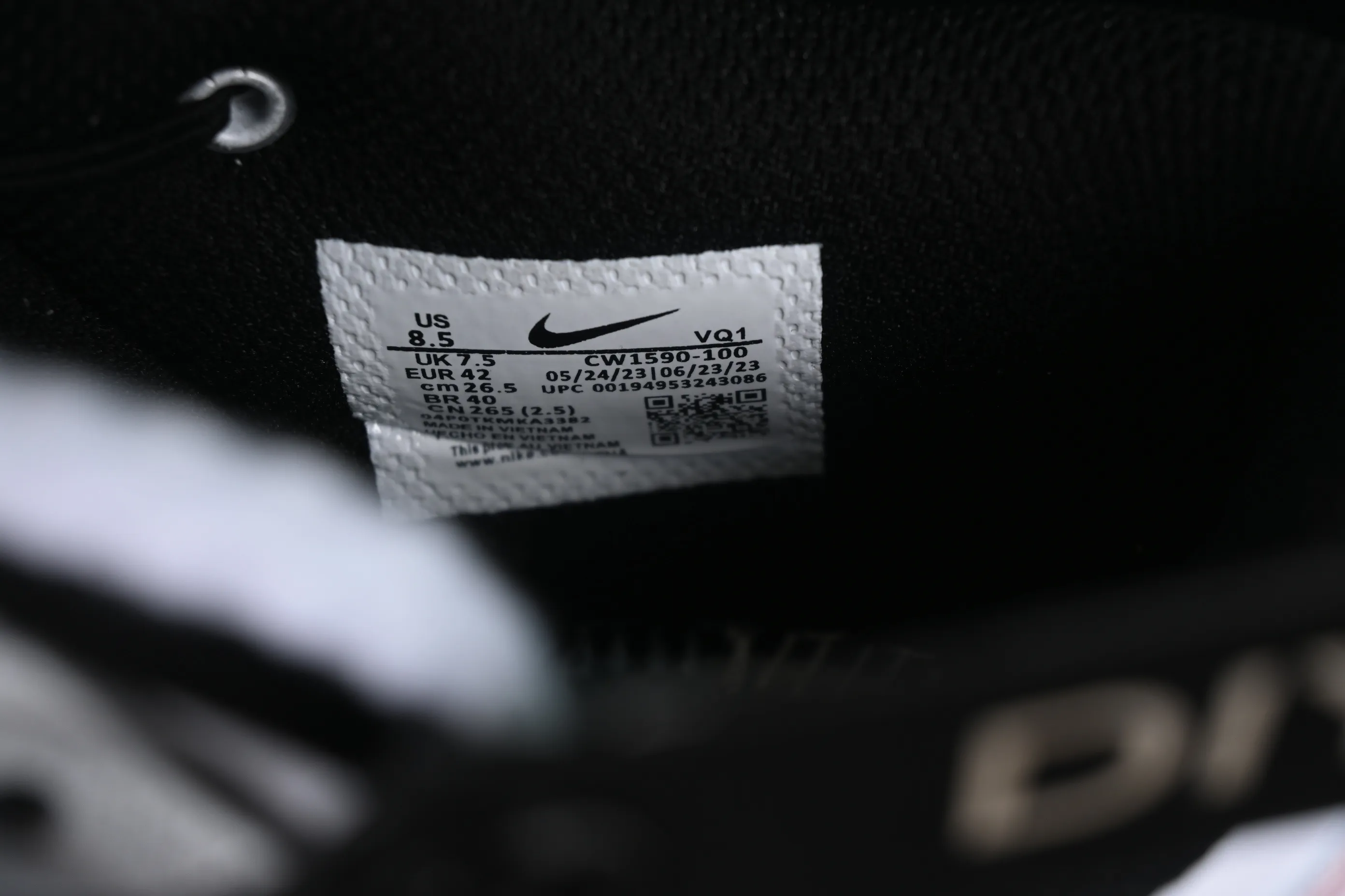 All Categories Nk SB Dunk Series Nk SB Dunk Low Low-top sneakers Nk Dunk Low Customized Da Vinci Xingli Flash Wing Simple black, white and gray SB strap low-top casual sneakers CW1590-100
